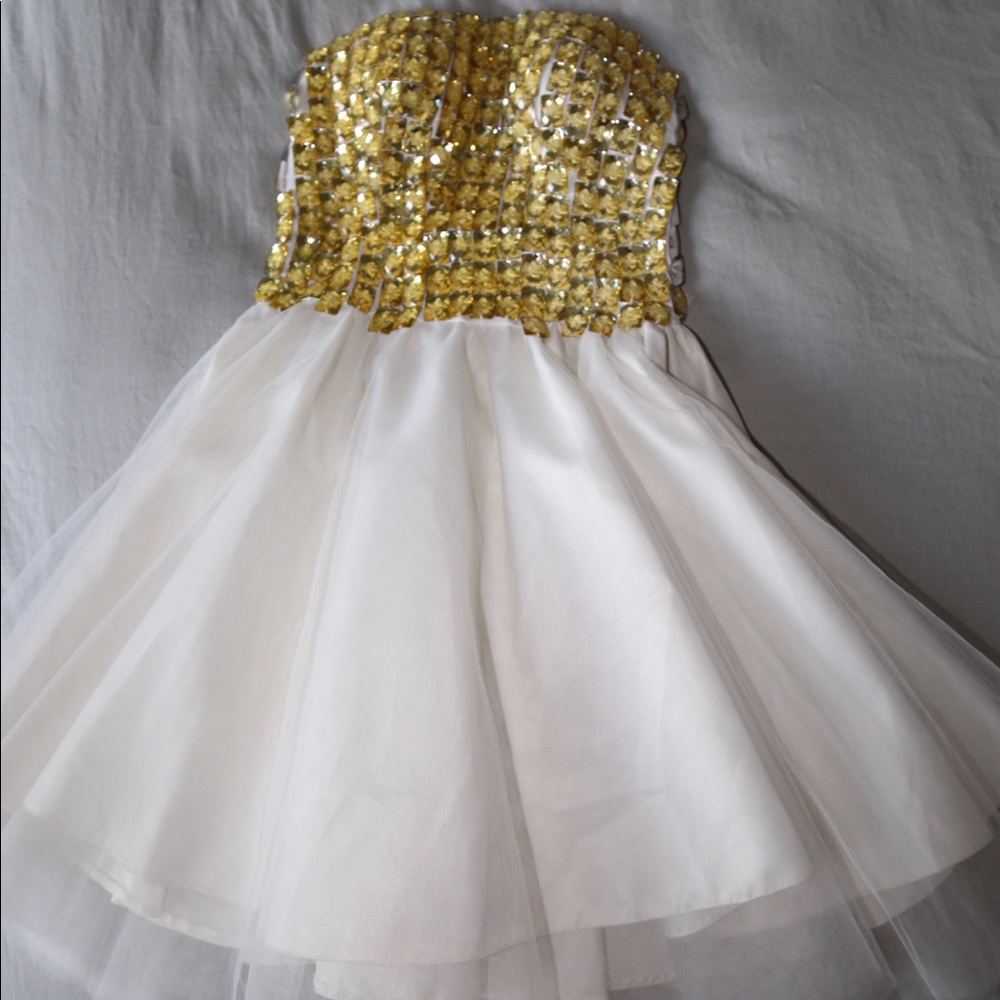Shiny gold ballerina style dress